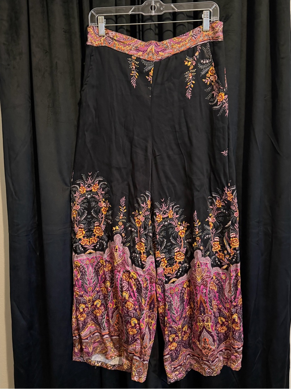 Haute Hippie Black Wide-Leg Floral Border Pants - Picture 2 of 3